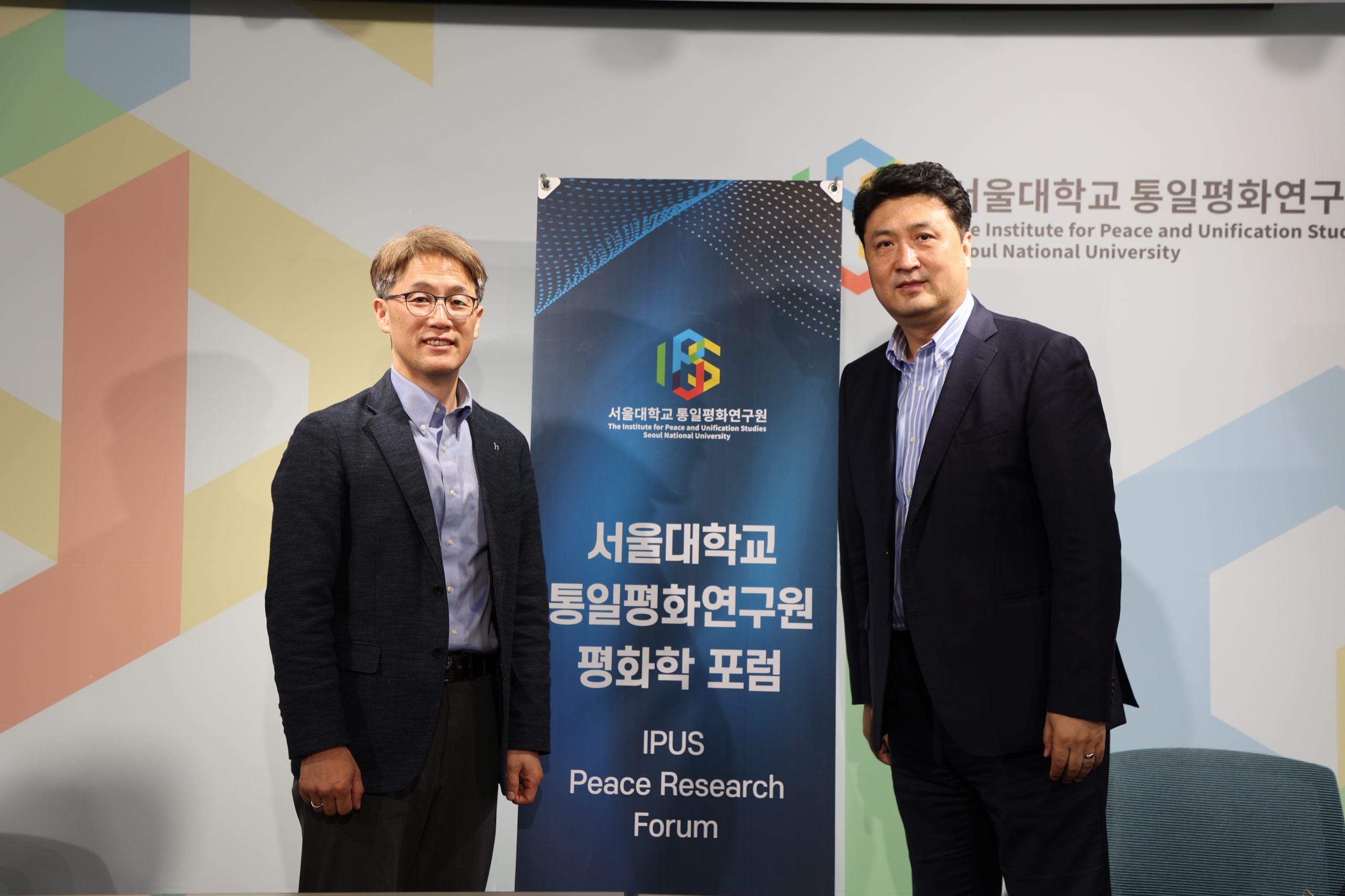 서울대학교 통일평화연구원 - [제16차 평화학포럼] 사이버 안보의 진화: 복합지정학의 시각